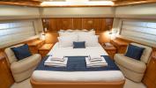 Yachtcharter Ferretti880 Estia YI 5