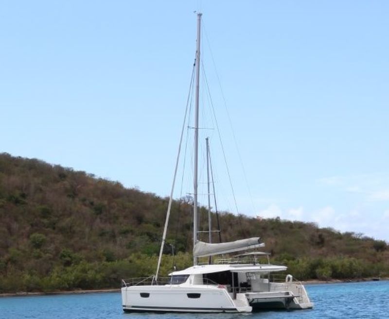 Yachtcharter Saba50 Brizo