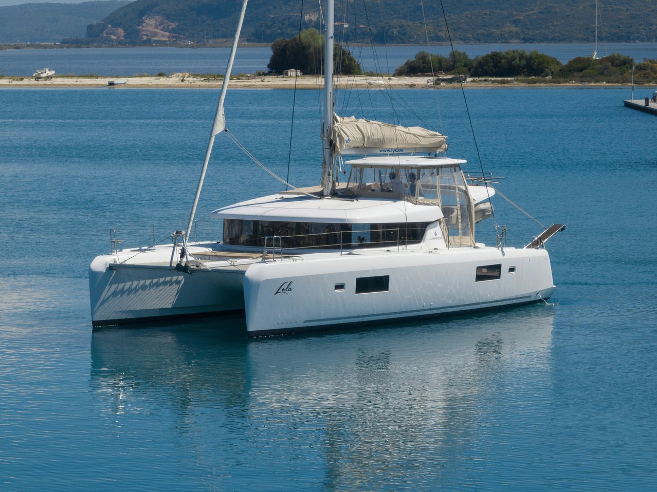 Yachtcharter Lagoon42 Lola