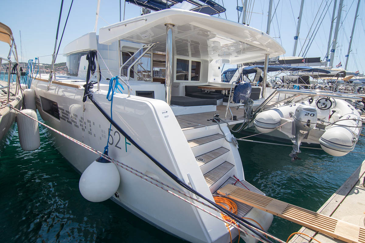Yachtcharter Lagoon52F 52cab Costabella 