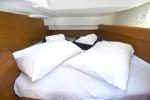 Yachtcharter Sun Odyssey 419 3 cab 2wc Kiss Kiss aussenansicht 11