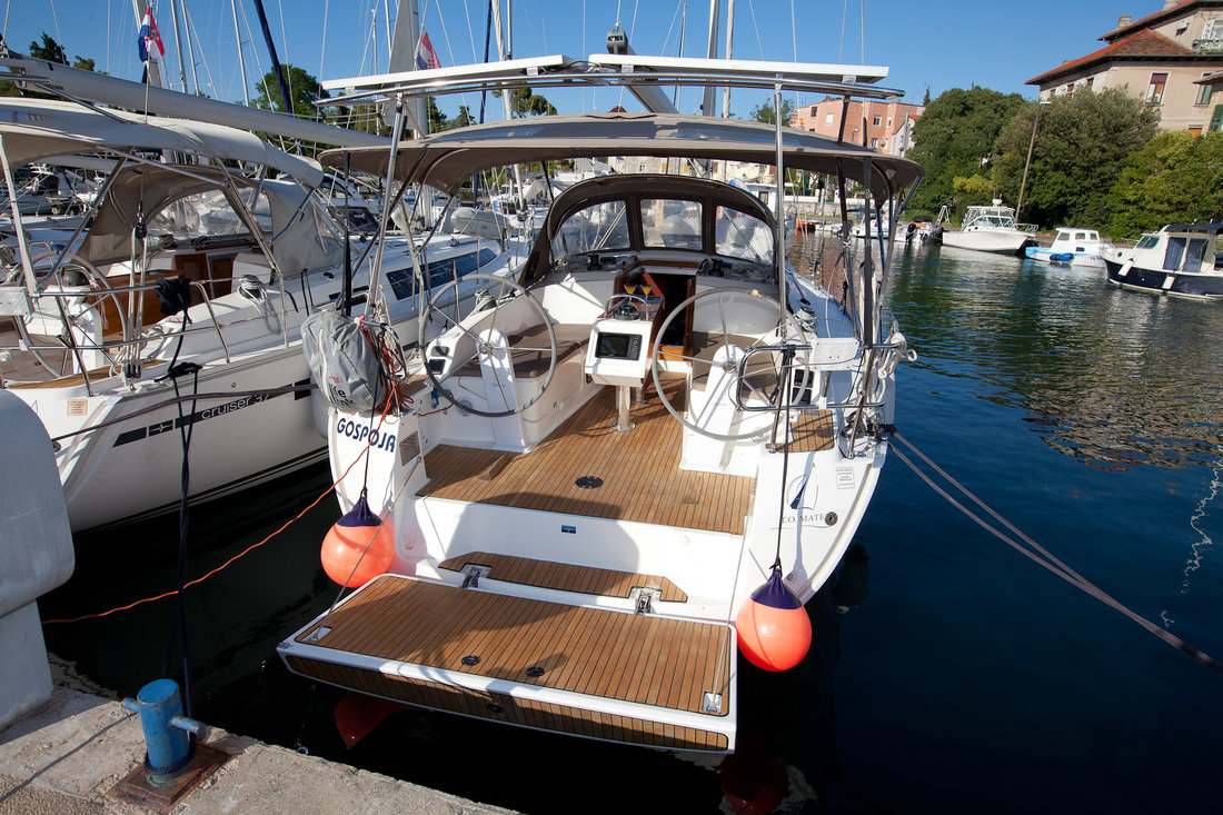 Yachtcharter BavariaCruiser37 Gospoja