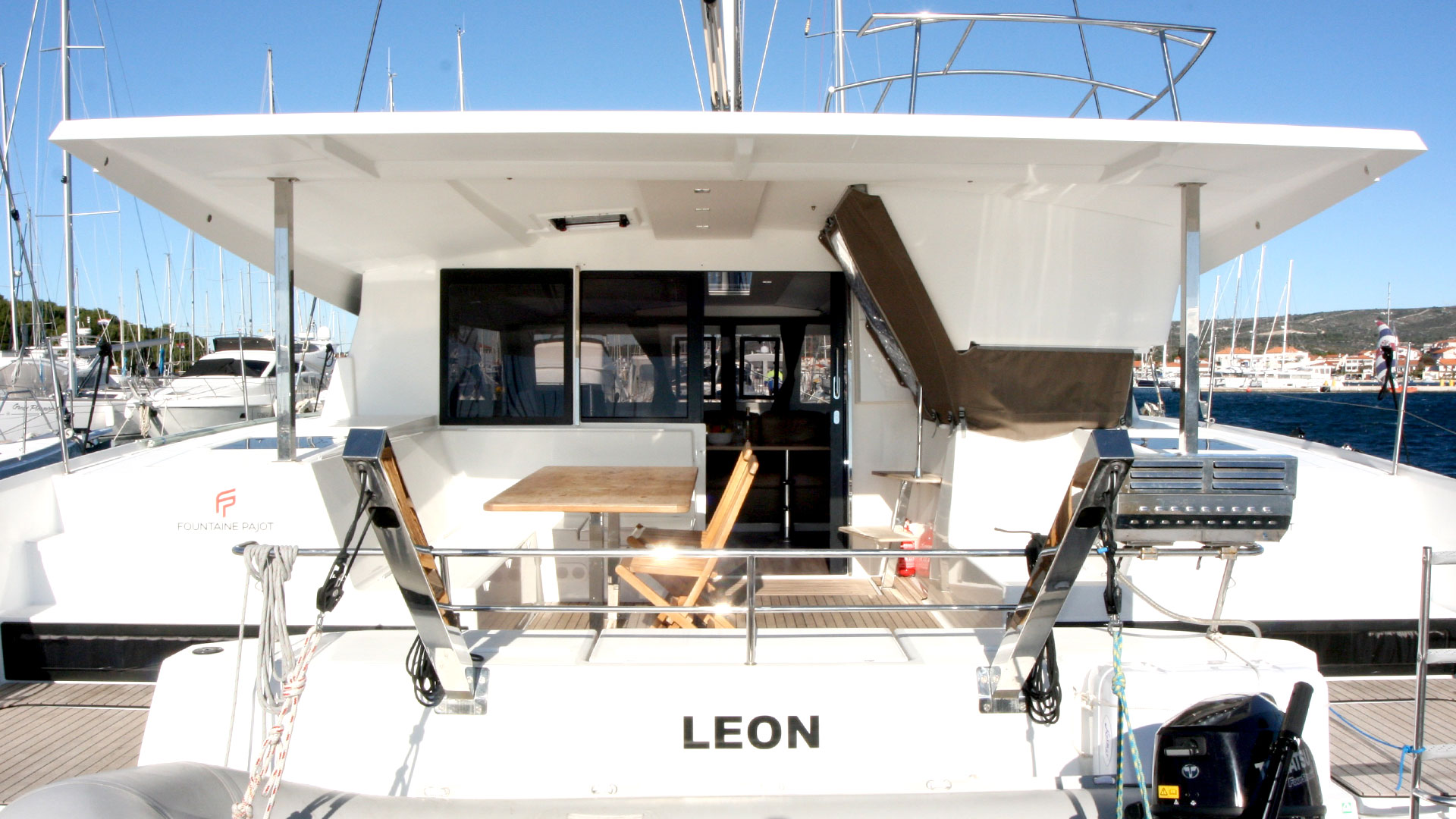 Yachtcharter Lucia40 Leon
