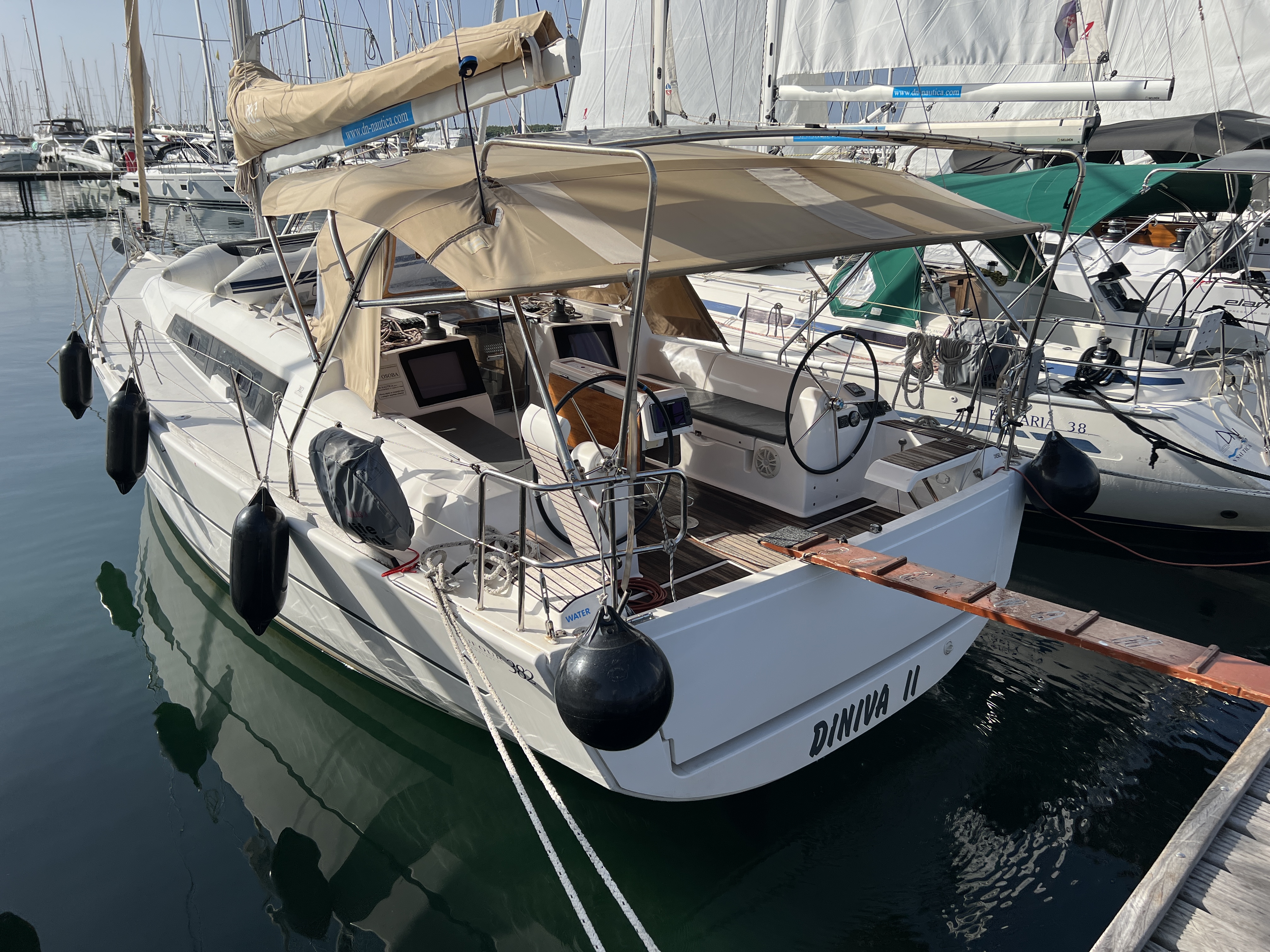Yachtcharter Dufour382GrandLarge Diniva II