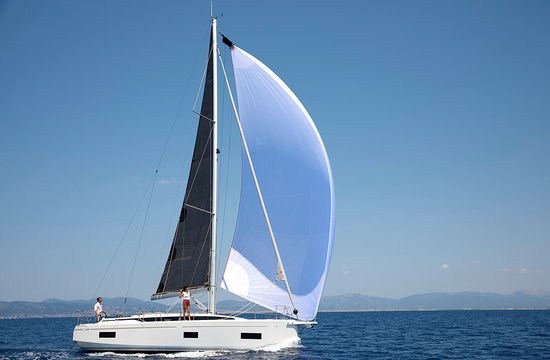 Yachtcharter BavariaC38 Alegria