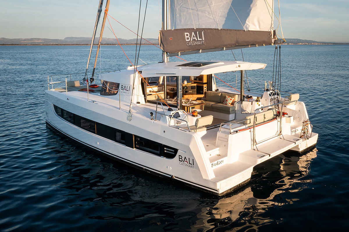 Yachtcharter BaliCatsmart 42cab GoWithTheFlow