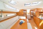 Yachtcharter 5525091296304113_saloon_from_bow