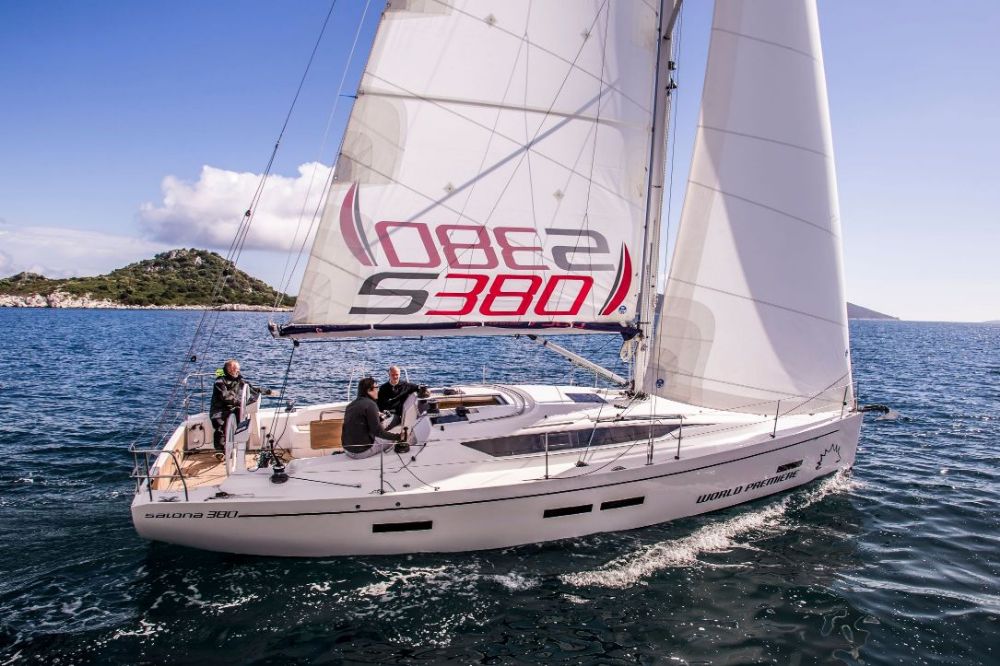 Yachtcharter Salona380 Navis Celere