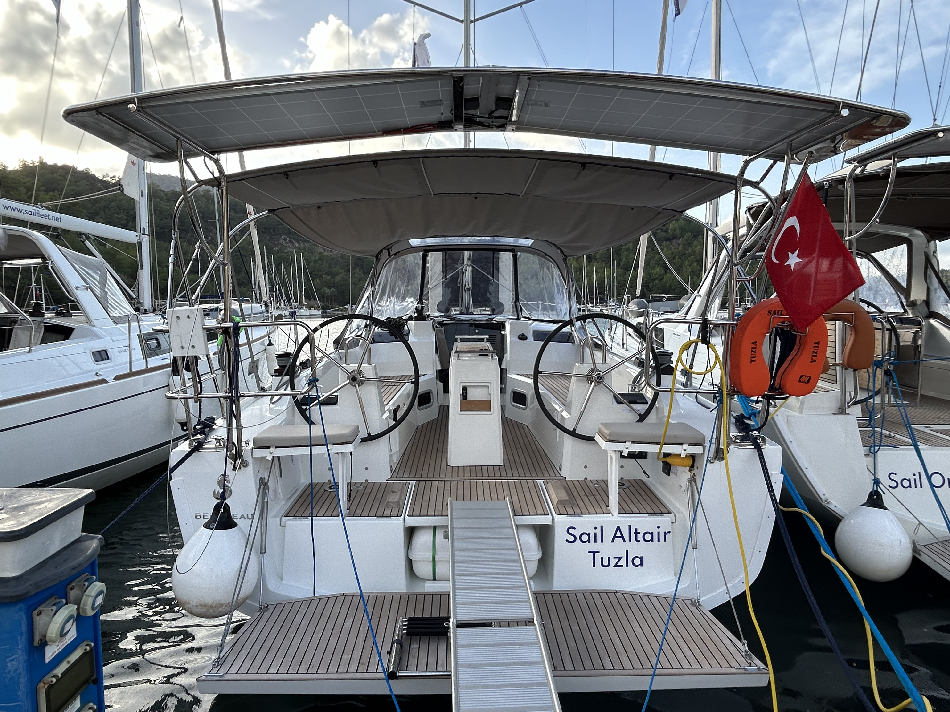 Yachtcharter Oceanis34 Sail Altair 1