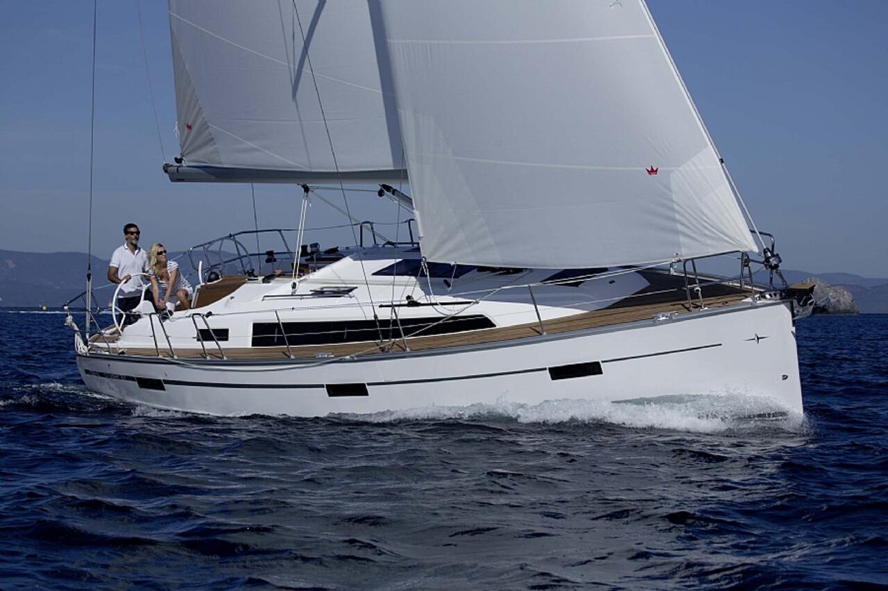 Yachtcharter BavariaCruiser37 NN
