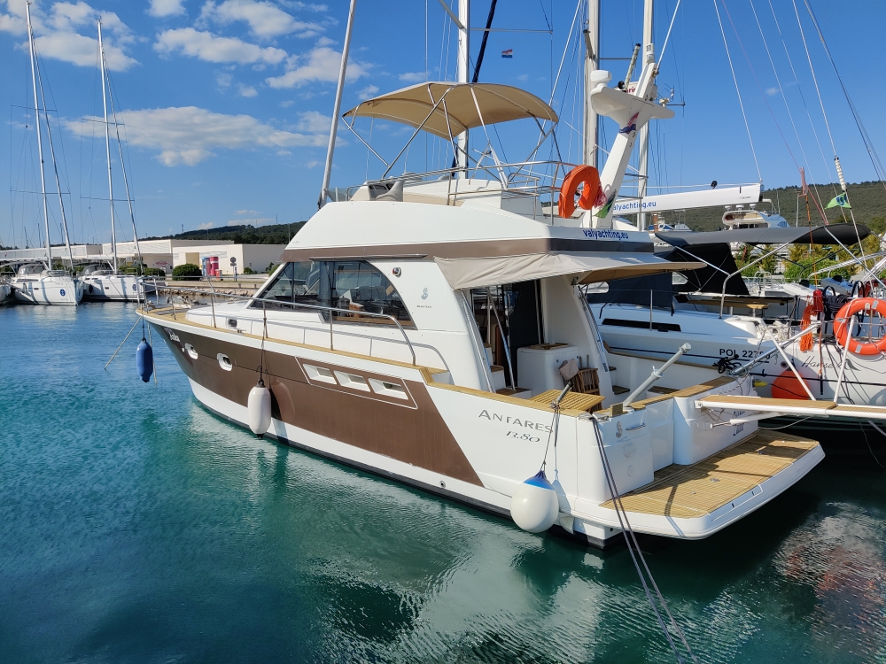 Yachtcharter Antares13 Ardea