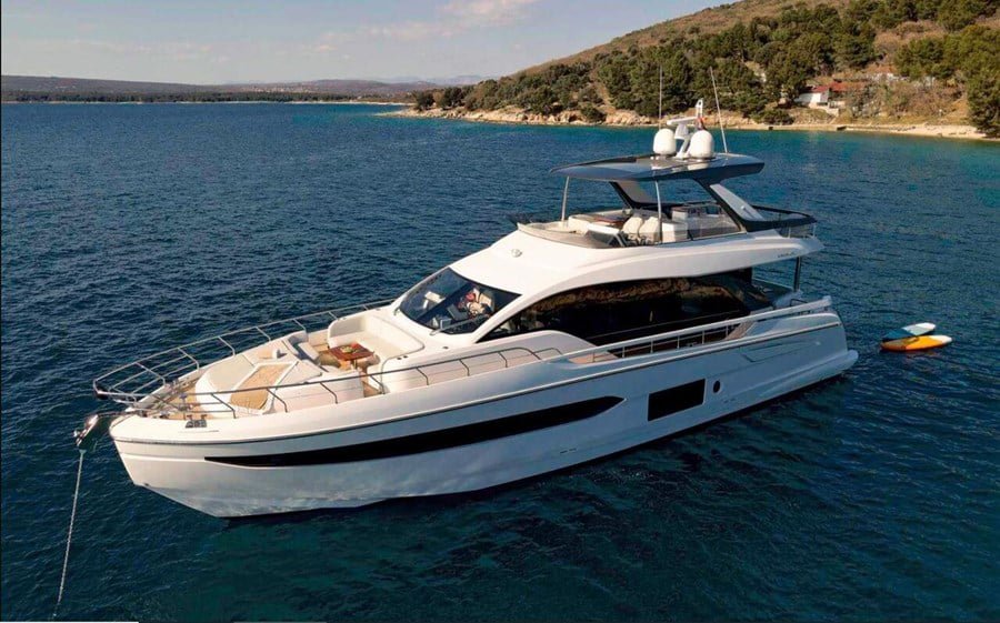 Yachtcharter Azimut78Fly 41cab OMR Group