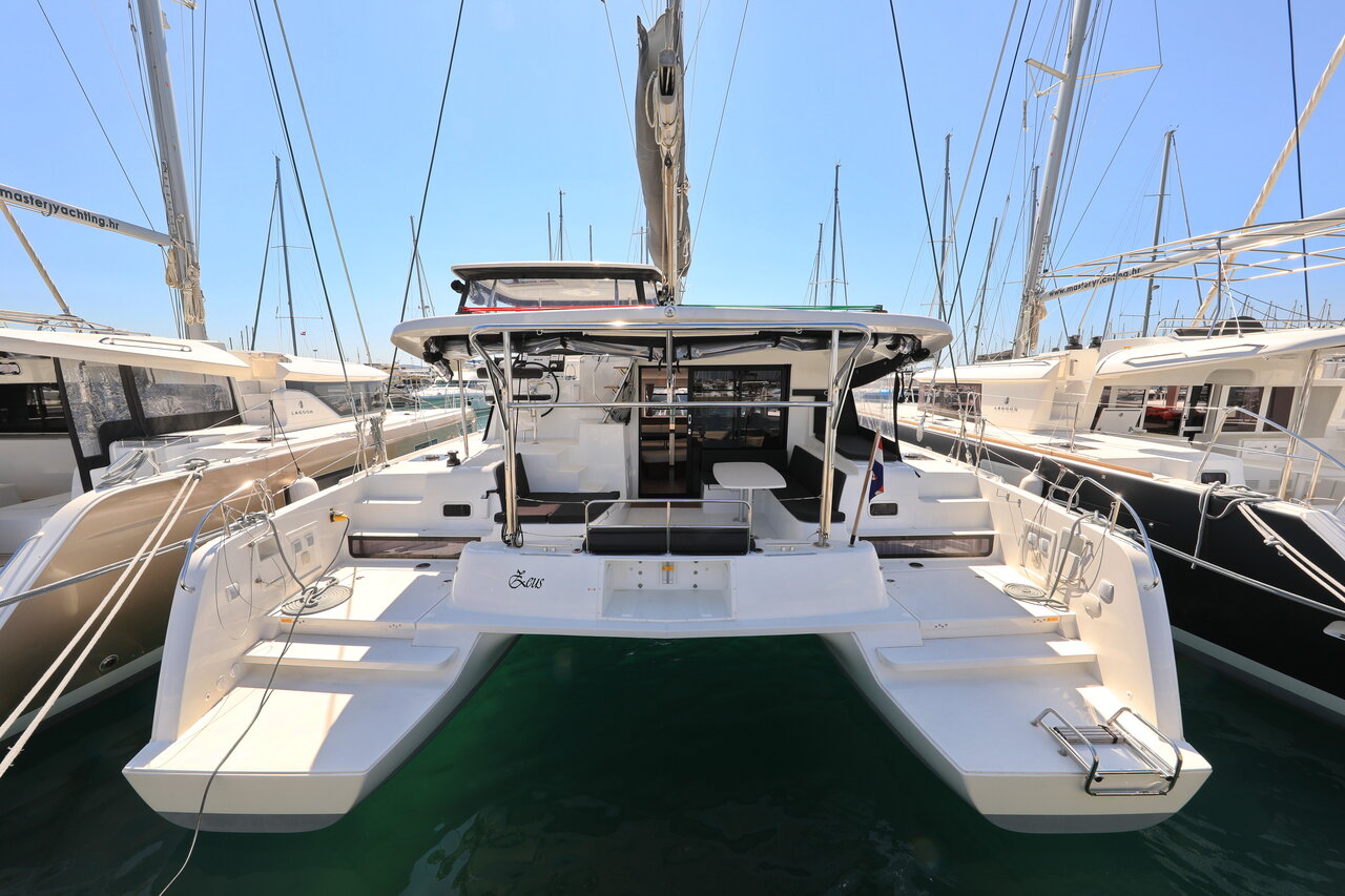 Yachtcharter Lagoon42 Zeus