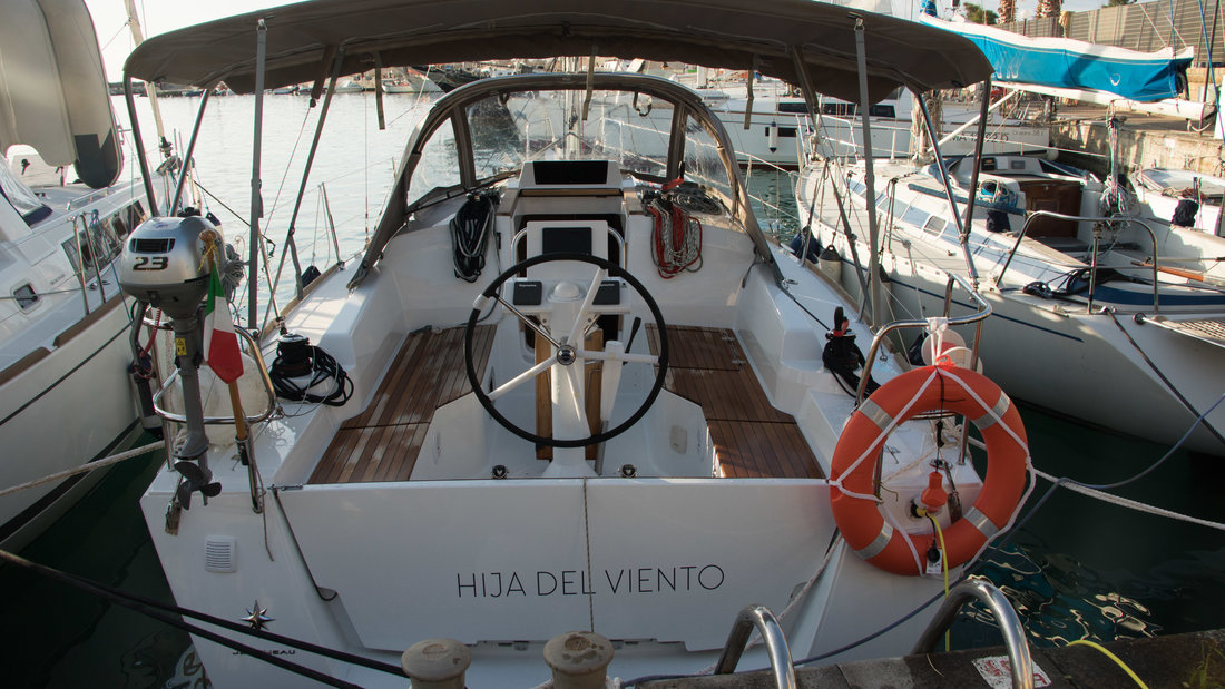 Yachtcharter SunOdyssey319 Hija del Viento