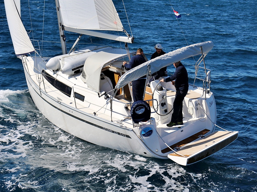 Yachtcharter Bavaria Cruiser 33 Chiara hauptansicht 1