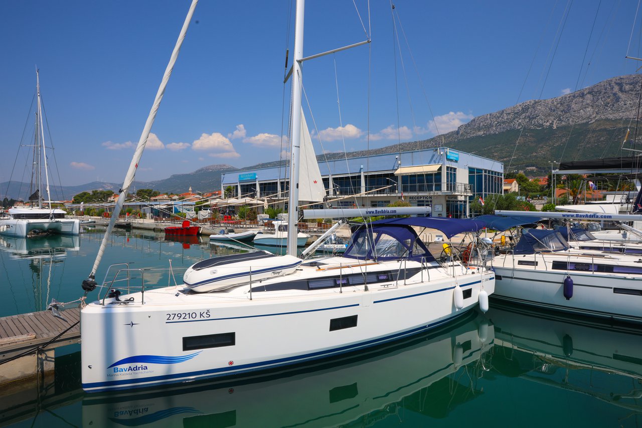 Yachtcharter BavariaC38 Sobra