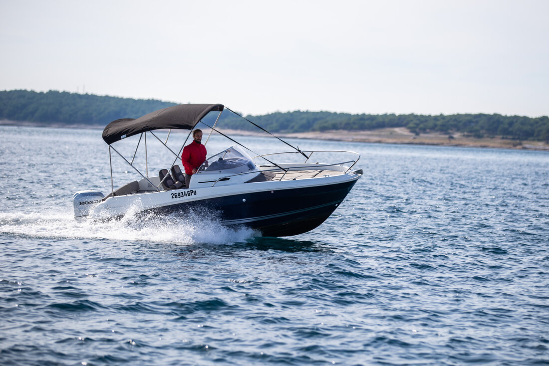 Yachtcharter Cap Camarat 5 5 WA S2 1cab 1wc Cap Camarat 5 5 WA hauptansicht 1