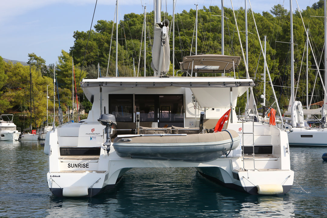 Yachtcharter Lucia40 Sunrise