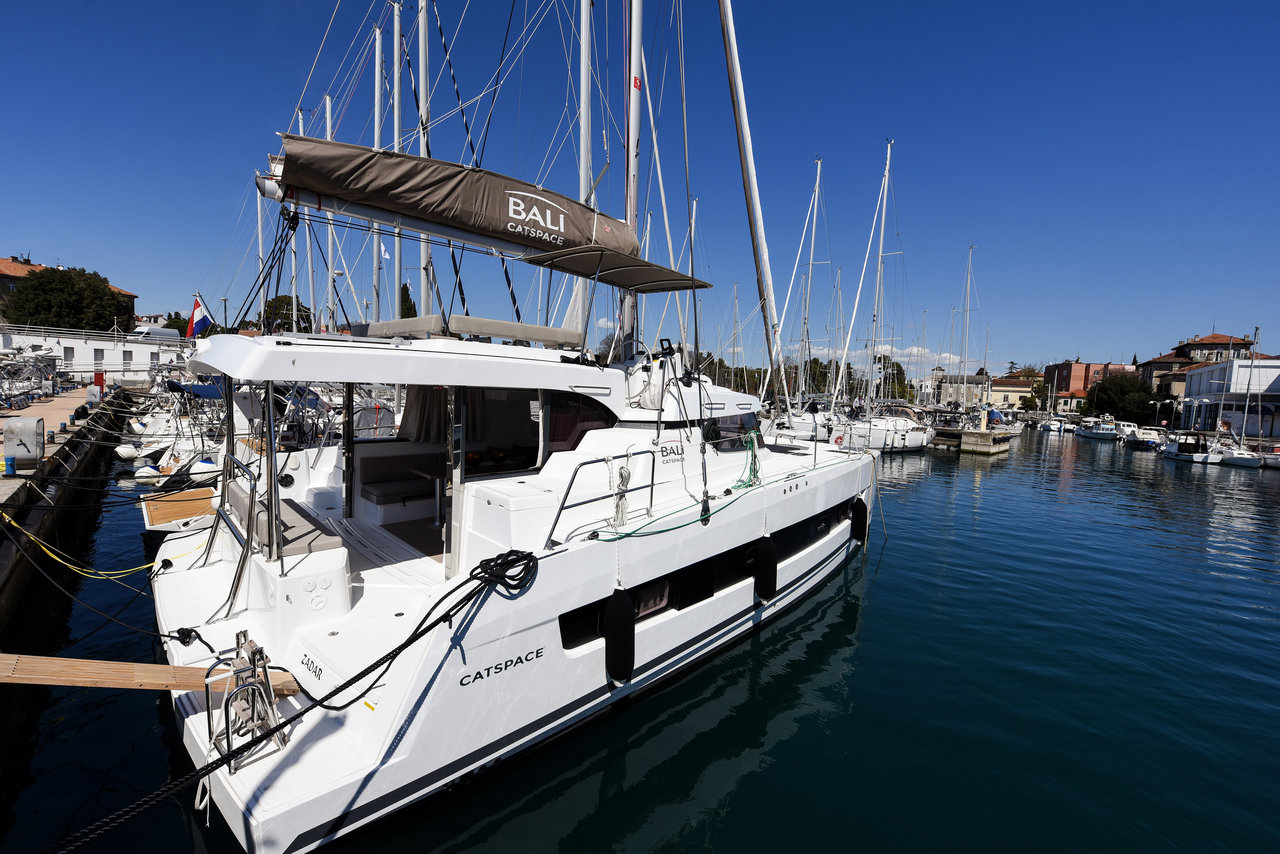 Yachtcharter BaliCatspace Fux 4 Sail