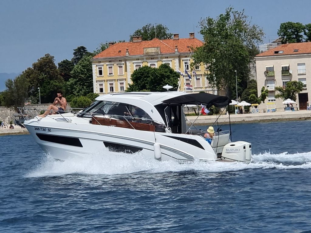 Yachtcharter Antares 9 OB Queen Korina hauptansicht 1