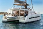 Yachtcharter Bali 5 4 5 2cab License to Chill crewed hauptansicht 1