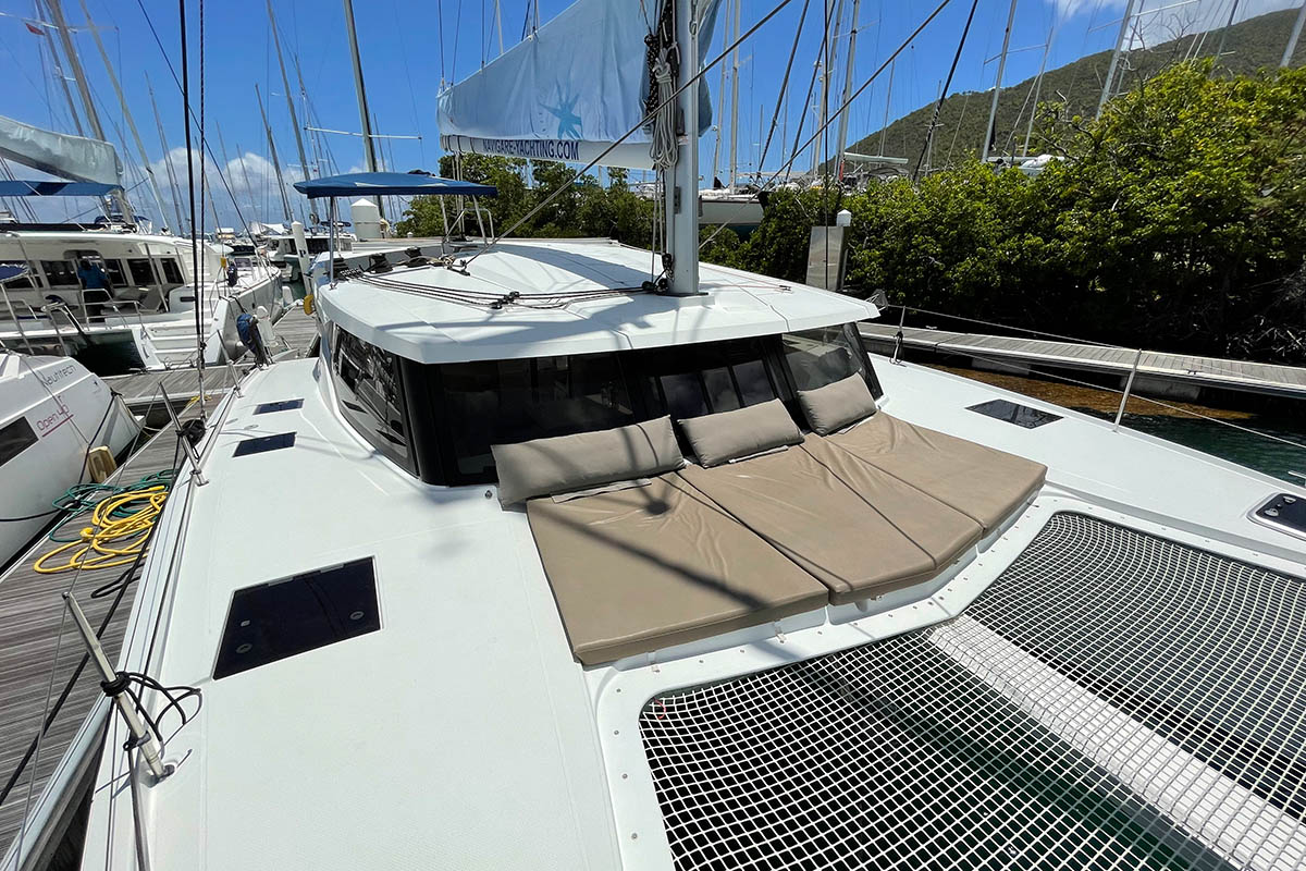 Yachtcharter Lucia40 Admira