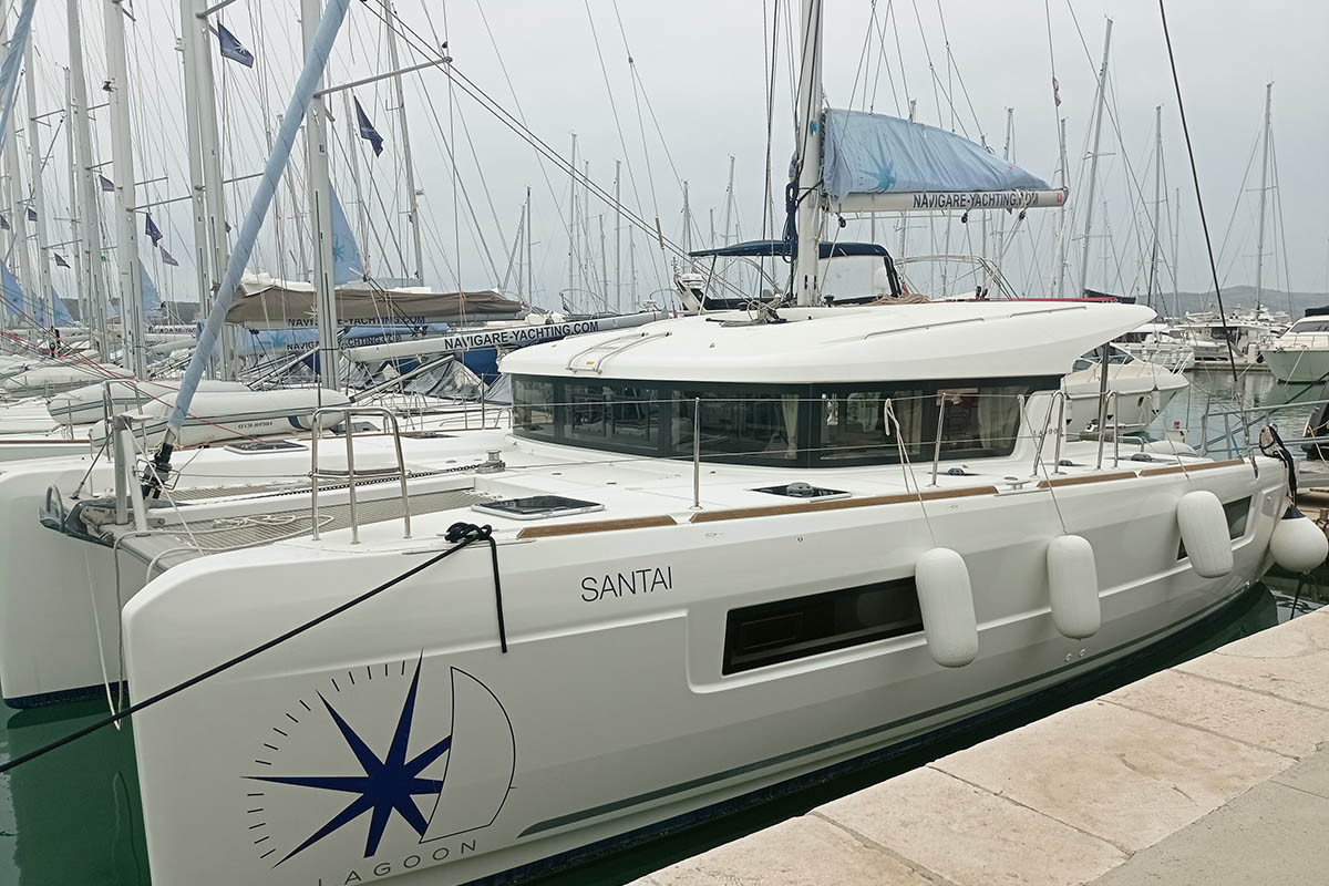 Yachtcharter Lagoon40 Santai