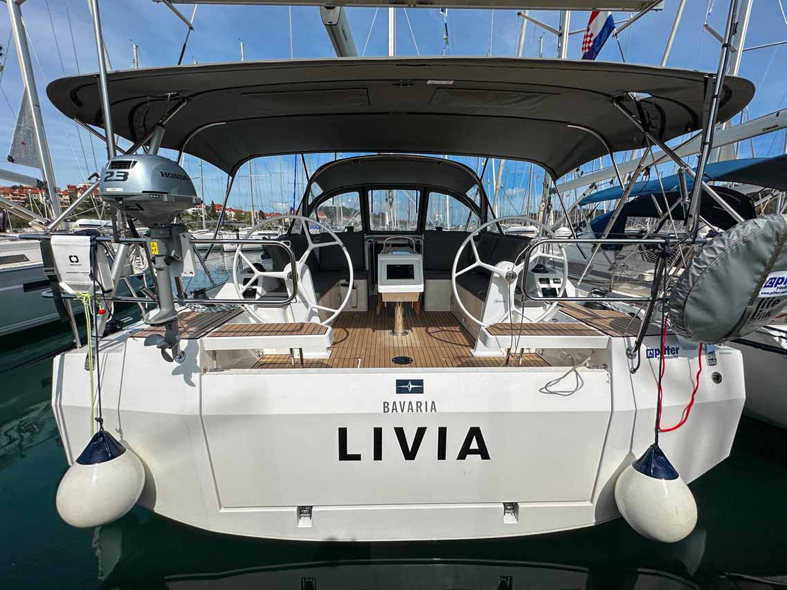 Yachtcharter Bavaria C42 Livia hauptansicht 1