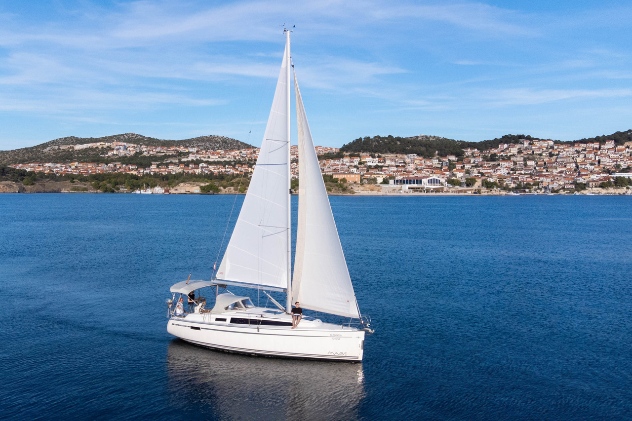 Yachtcharter Bavaria Cruiser 33 Cleopatra hauptansicht 1