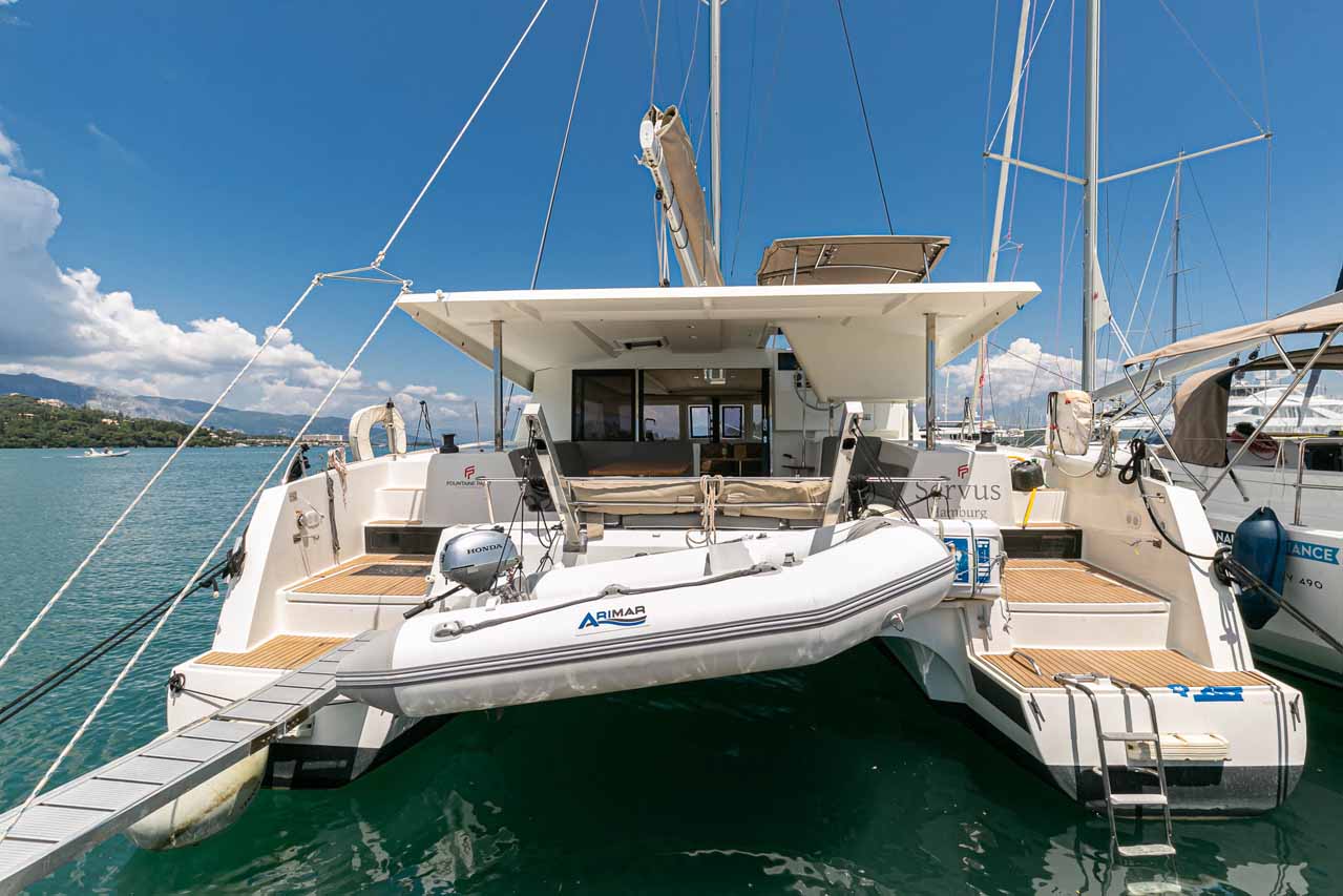 Yachtcharter Lucia40 Servus