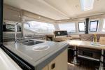 Yachtcharter Lucia40 Servus 13