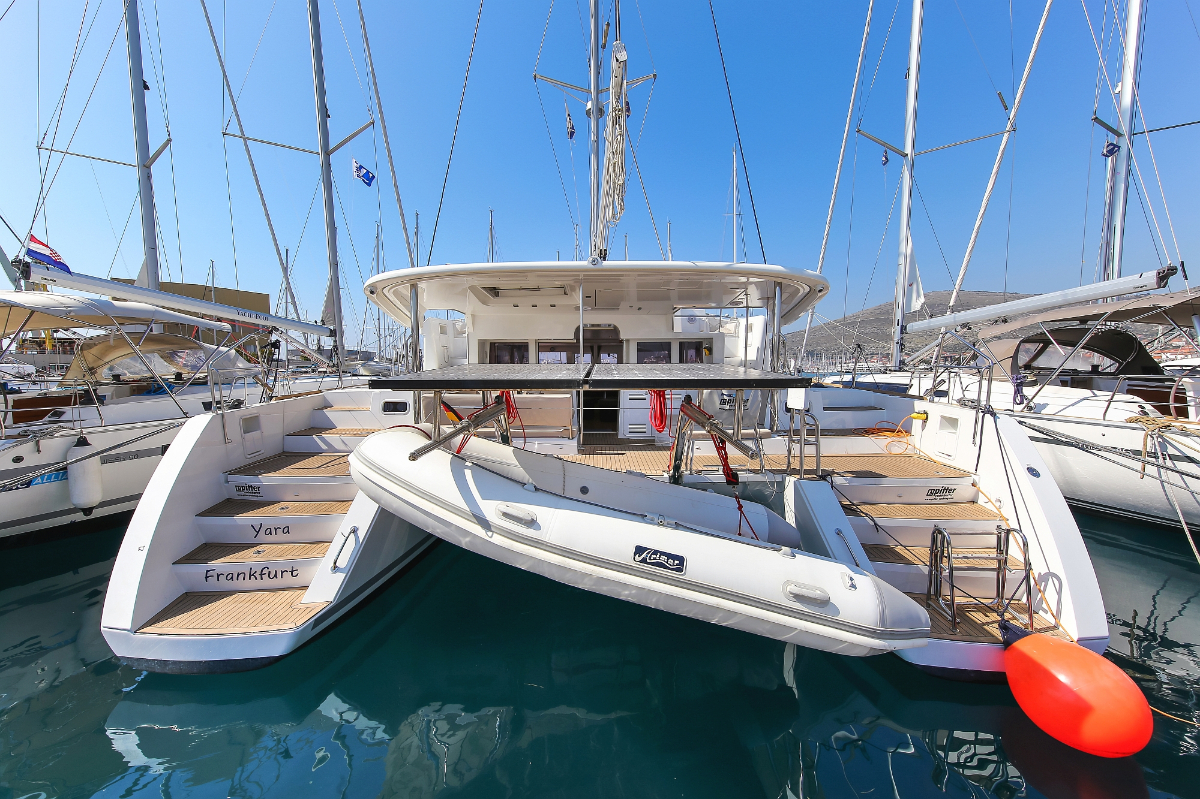 Yachtcharter Lagoon450F Yara