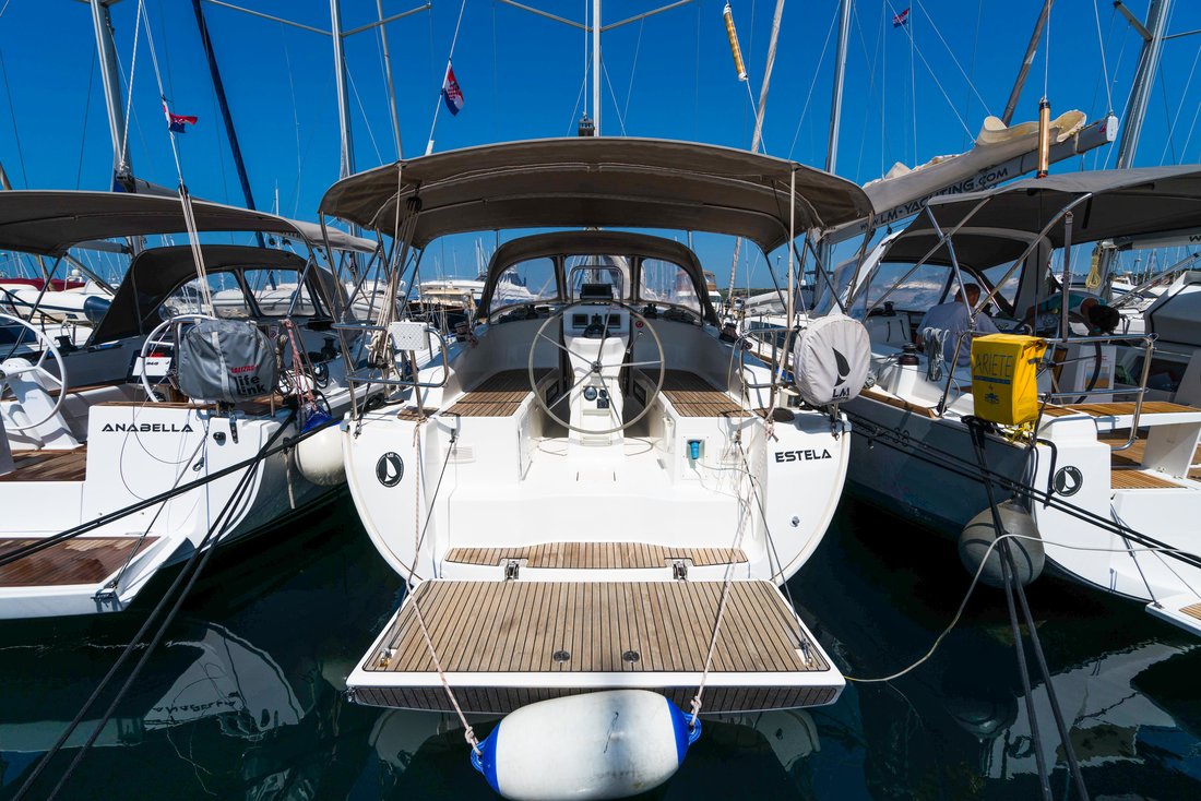 Yachtcharter BavariaCruiser36 Estela