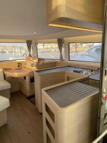 Lagoon 42 OW (3 Kabinen, 3 Bäder, 1 Crewkabine) – Innenansicht 3 Innenansicht