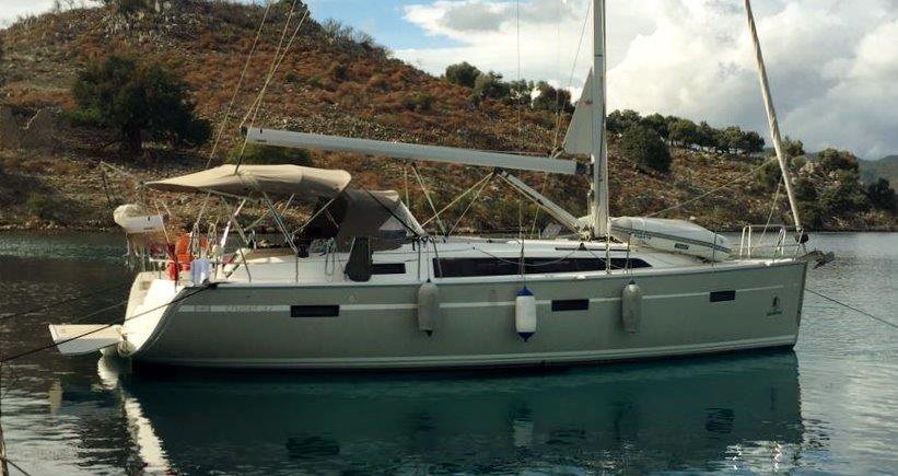 Yachtcharter BavariaCruiser37 Almira