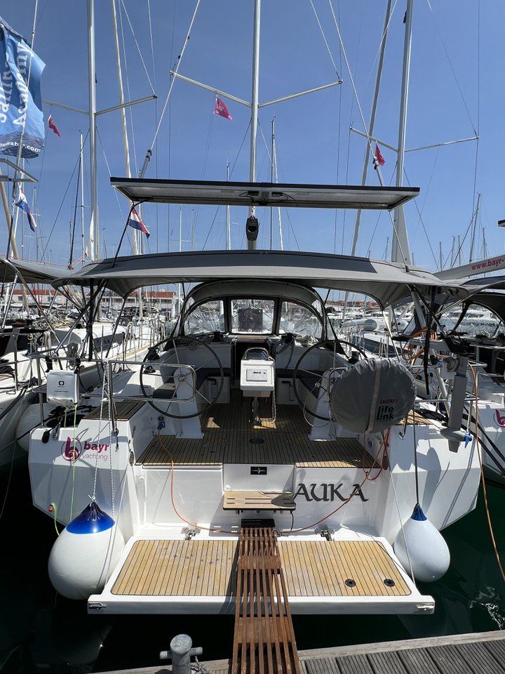 Yachtcharter BavariaC42 Auka