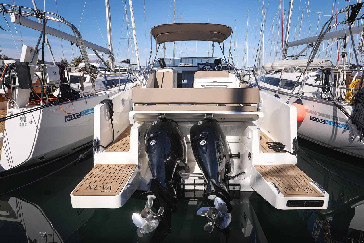 Yachtcharter NuvaM9Cabin Planac
