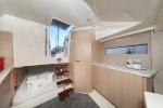 Yachtcharter NuvaM9Cabin Planac 12
