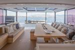 Yachtcharter Bali 5 4 5 2cab License to Chill crewed aussenansicht 7