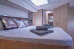 Yachtcharter Bali 5 4 5 2cab License to Chill crewed aussenansicht 8
