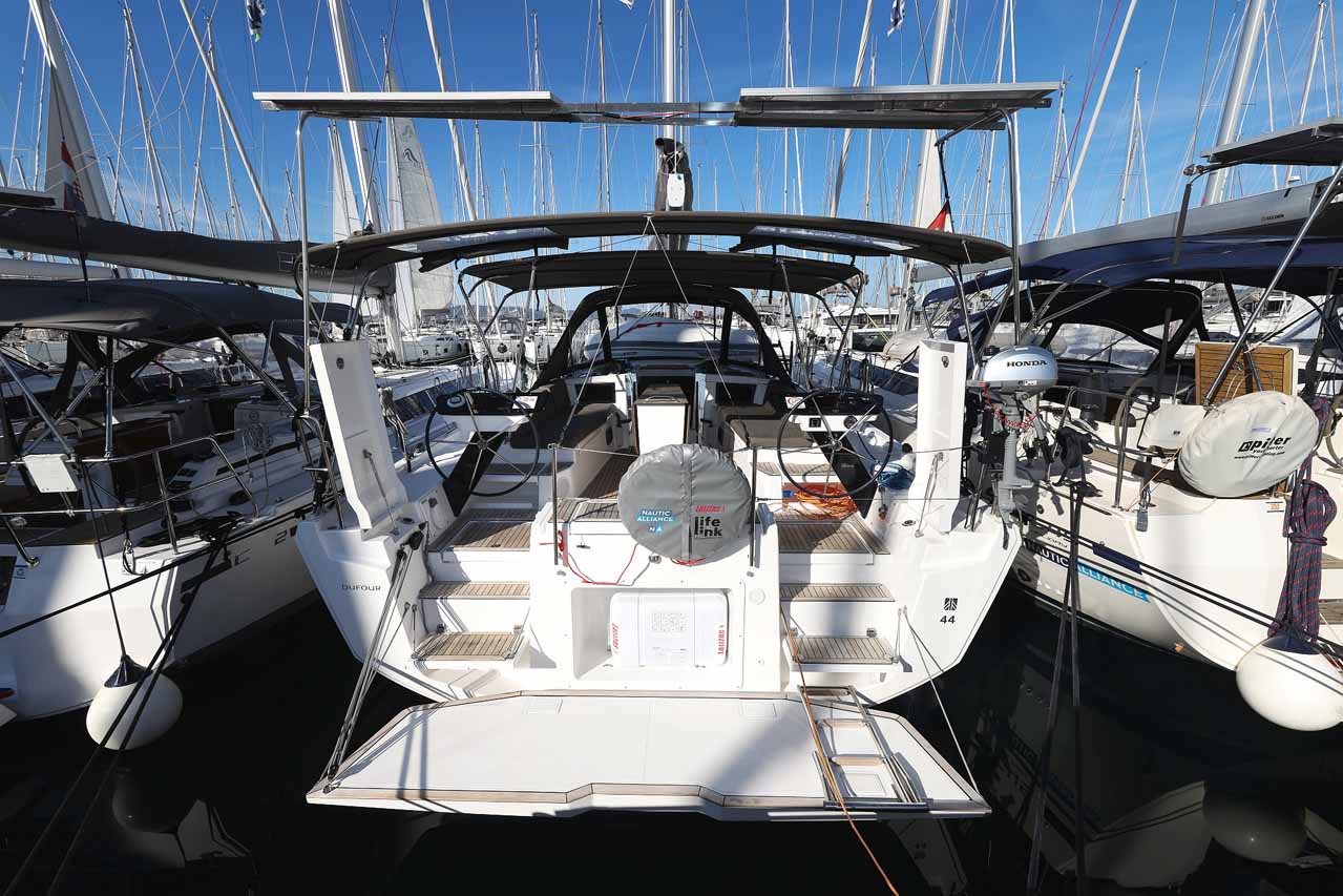 Yachtcharter Dufour44 3cab Acrux