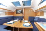 Yachtcharter Elan40Impression Black Panther 8