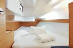 Yachtcharter Elan40Impression Black Panther 12