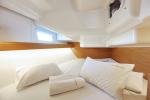 Yachtcharter Elan40Impression Black Panther 13