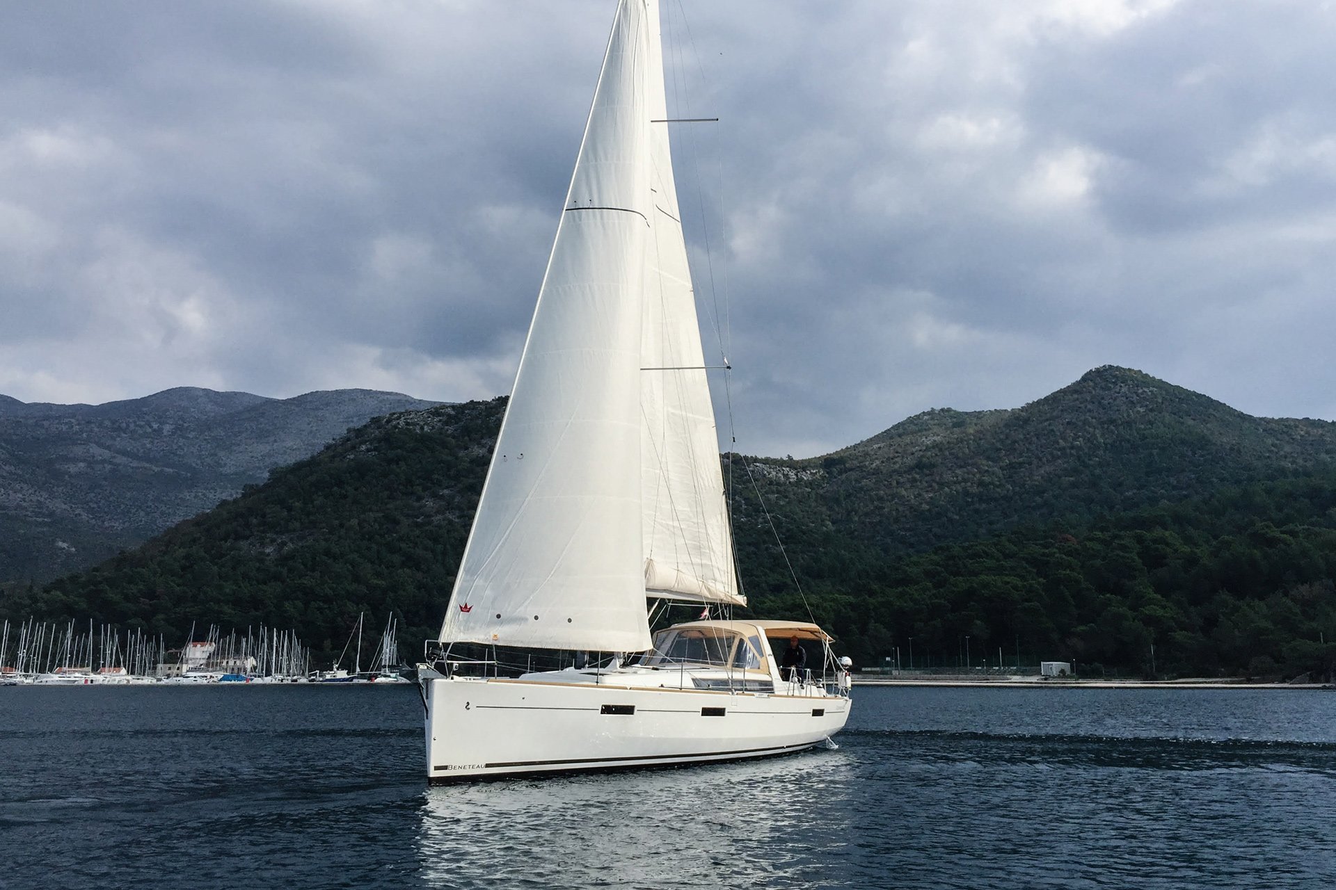 Yachtcharter Oceanis45 Mambo 1
