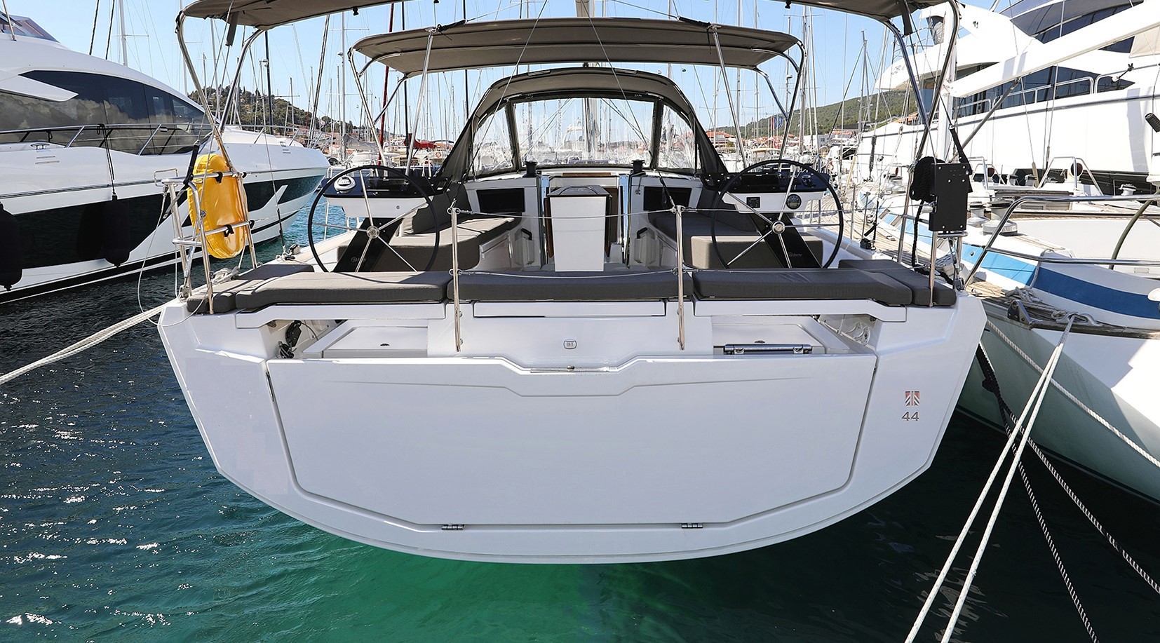 Yachtcharter Dufour44 Scooby Doo