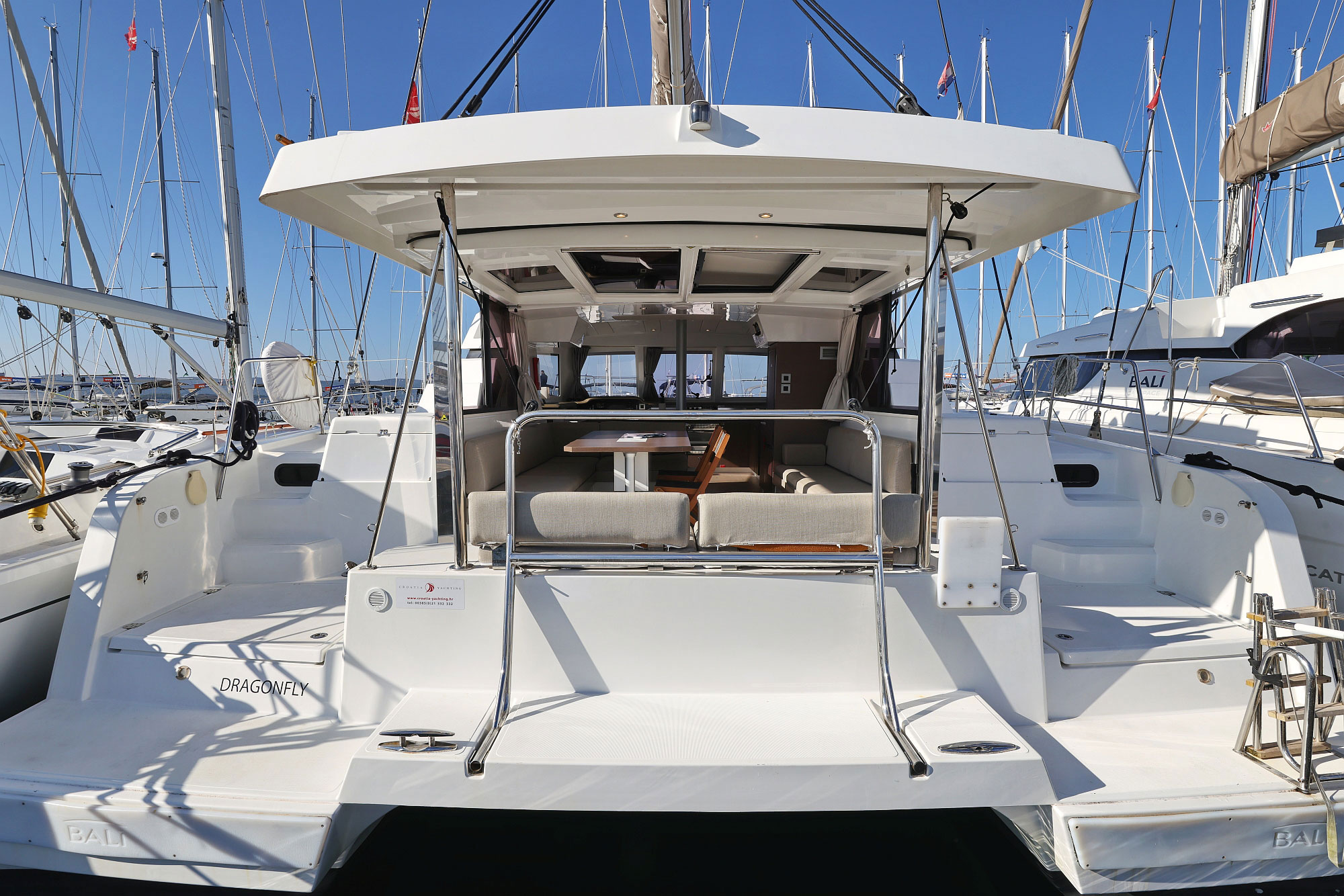 Yachtcharter BaliCatspace Dragonfly