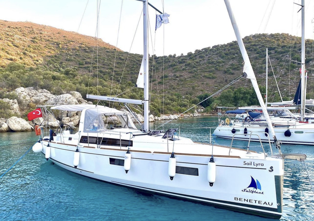 Yachtcharter Oceanis38 Sail Lyra