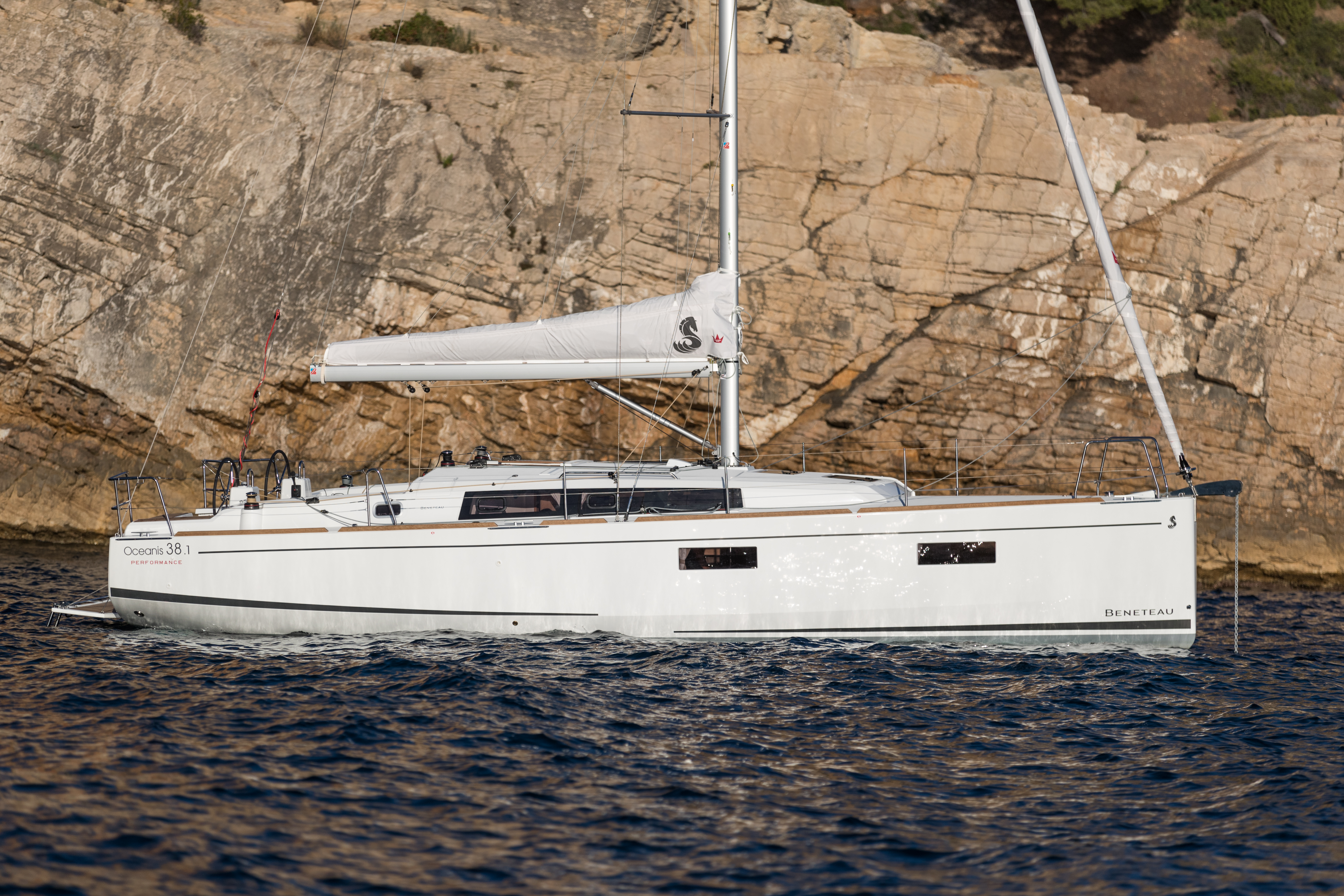 Yachtcharter Oceanis38 Sail Pride