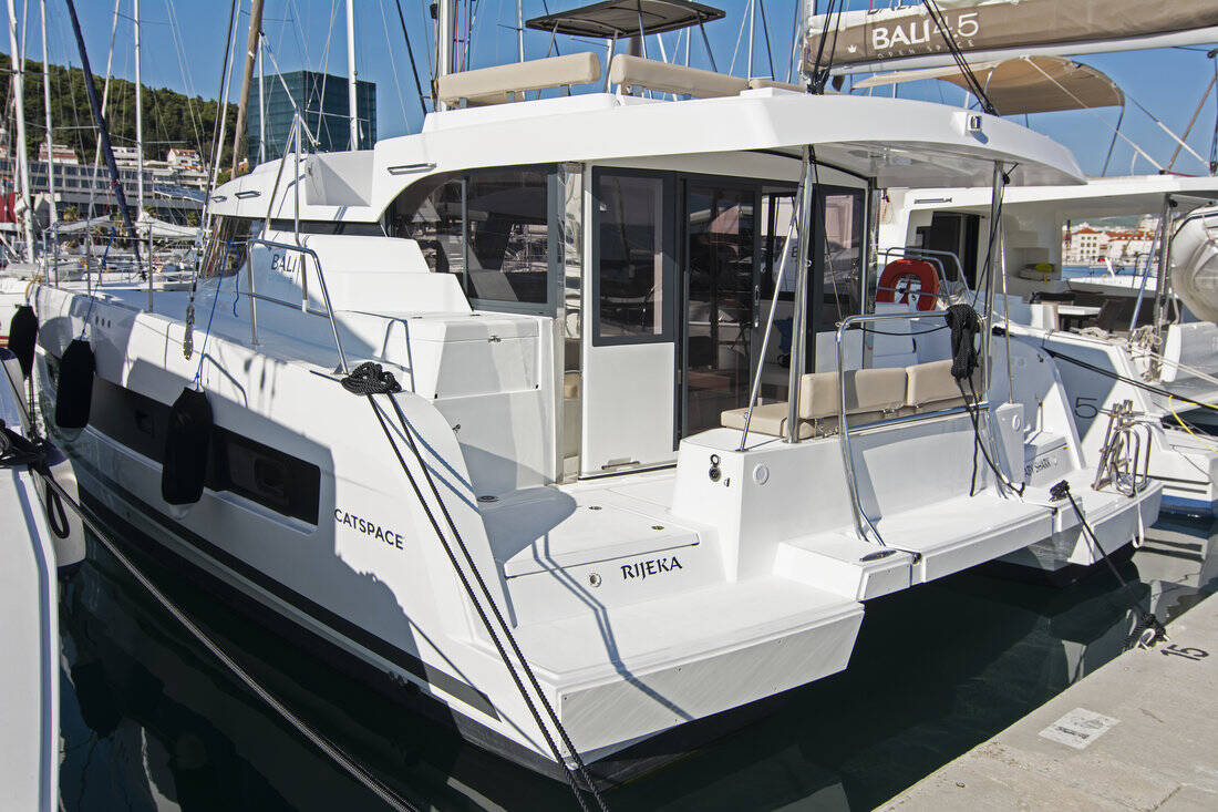 Yachtcharter BaliCatspace Baby Shark